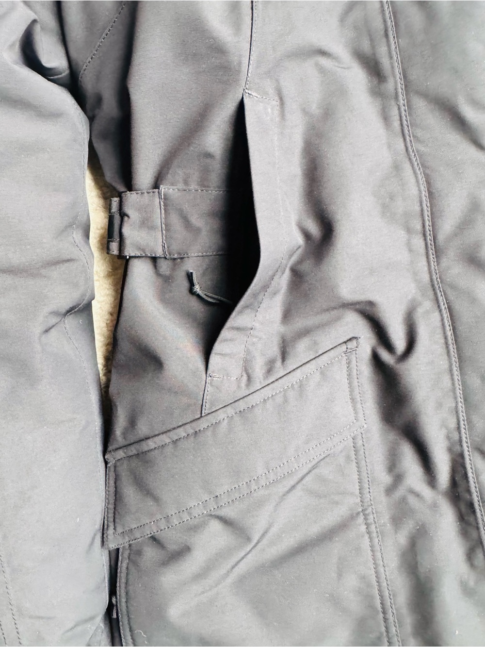 The North Face Women's New Outerboroughs Parka In Black - Picture 6 of 15